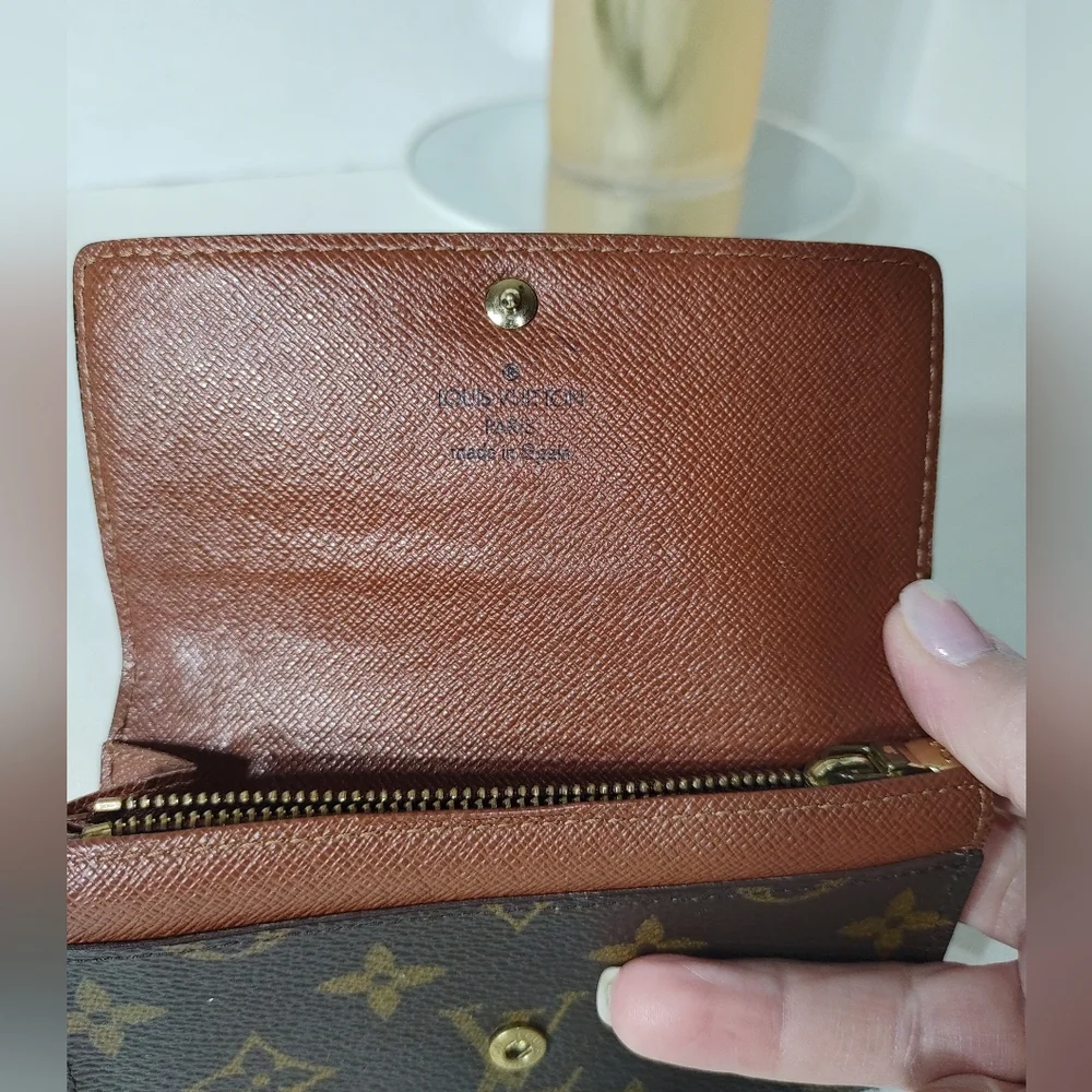 Louis Vuitton Compact Monogram Sarah Wallet - Picture 2 of 15